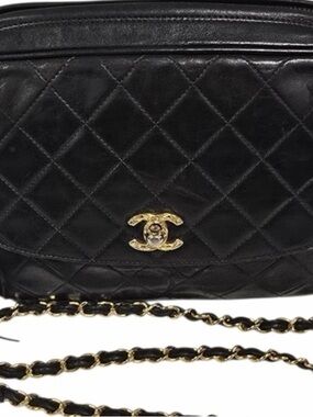 CHANEL Black Quilted Lambskin Shoulder Bag with Gold Chain